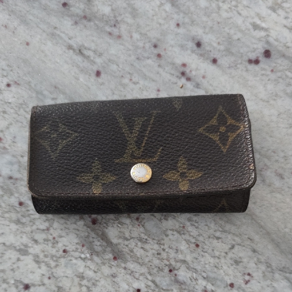 Louis Vuitton Monogram Key Holder - Black and Gold